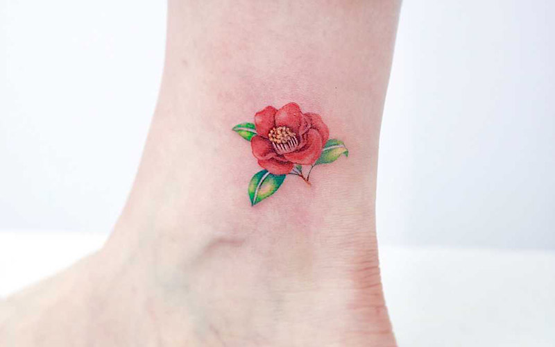 تاتو گل روی مچ پا	