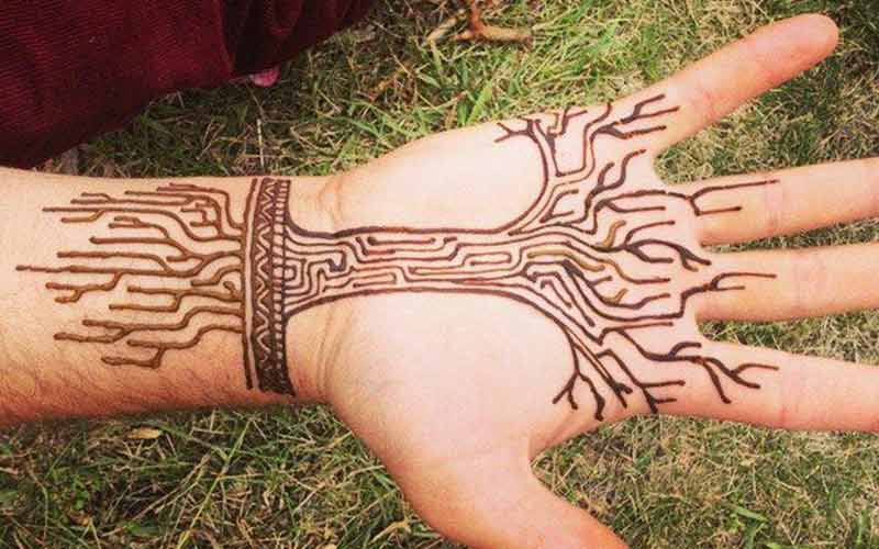 طراحی درخت با حنا کف دست