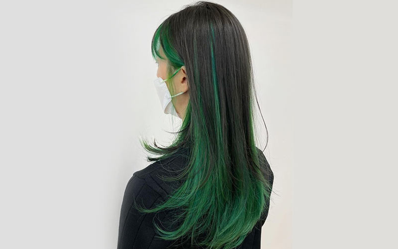 هایلایت سبز روی موی مشکی