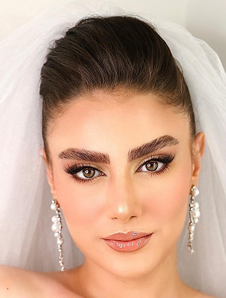 میکاپ عروس ایرانی با رژ براق