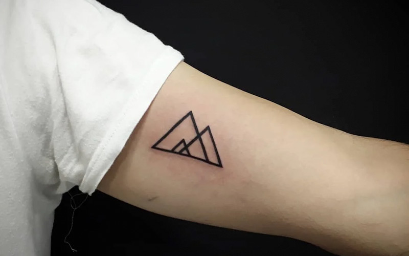 طراحی تاتو با مثلث